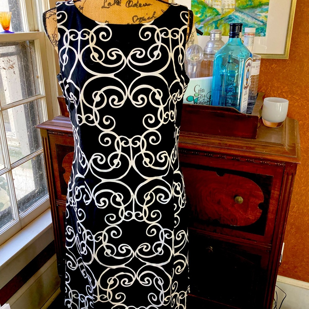 Ann Taylor beautiful Sheath. Size 10